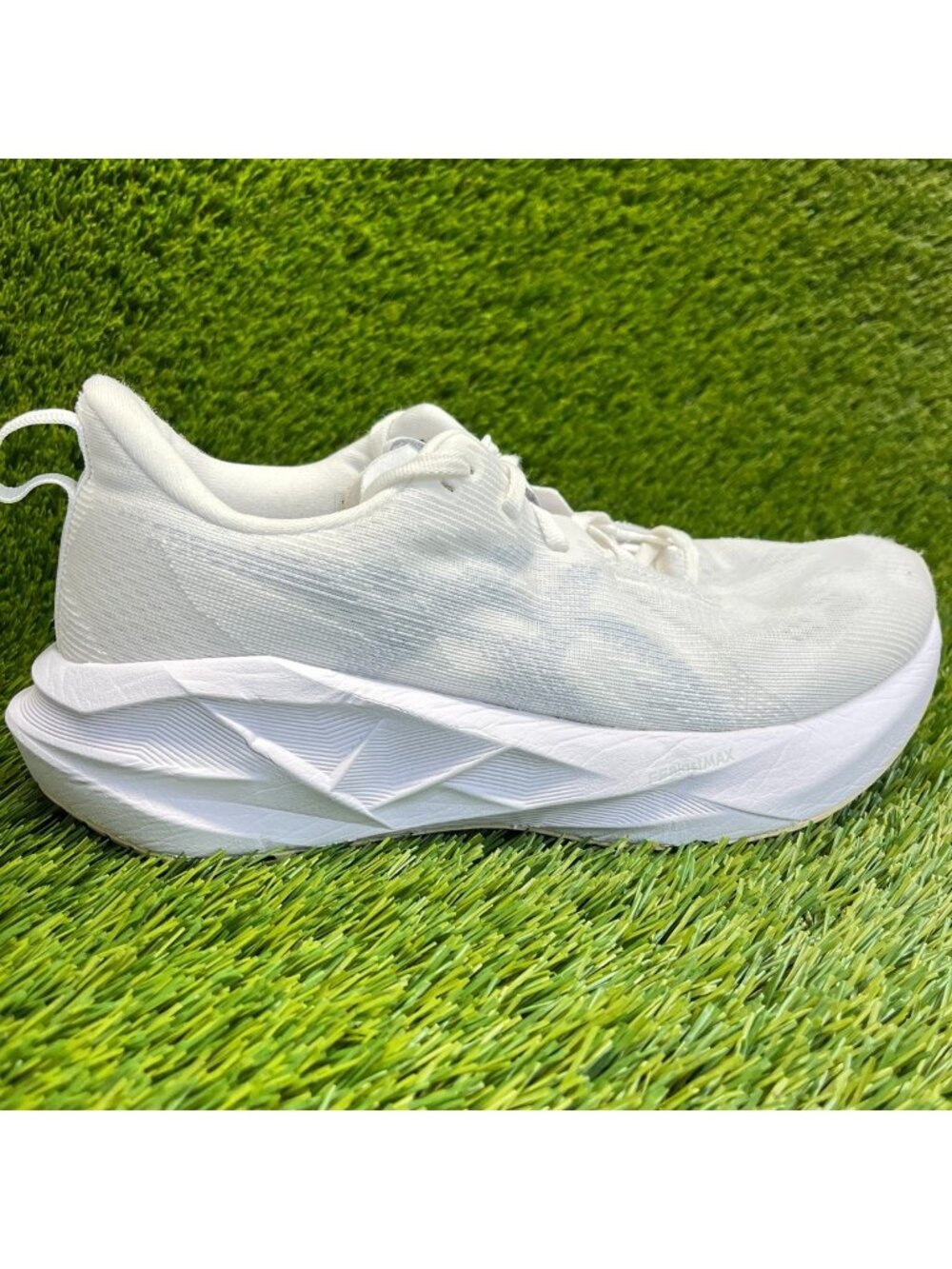 Asics Novablast 5 Womens Size 8.5 White Athletic Running Walking Shoes Sneakers